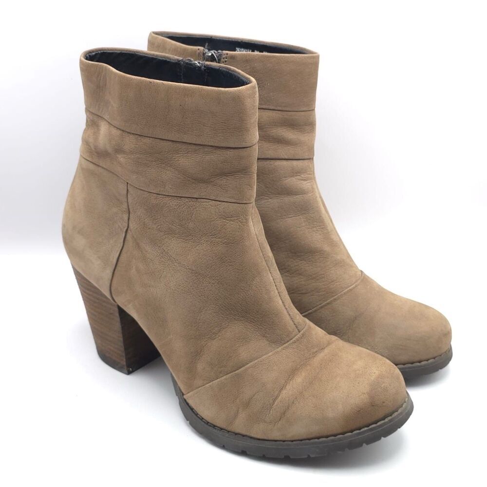 Clarks Boots Size 9M Women’s Mission Zelle Taupe Brown Leather Block Heel Bootie